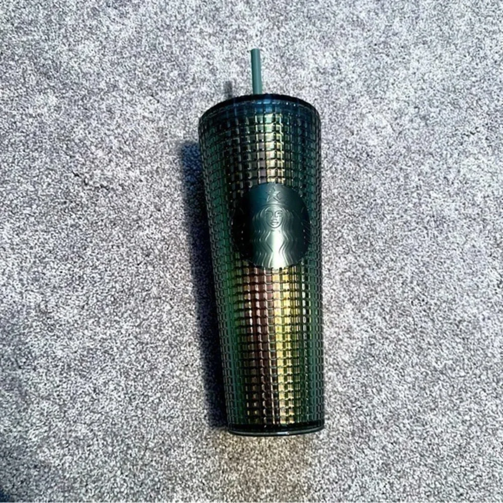 💙NWT starbucks iridescent green 24 oz cup